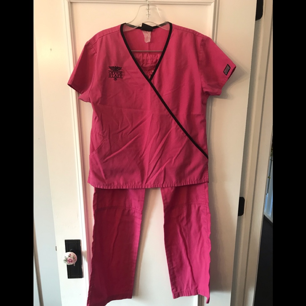 Cherokee Scrub Set Office Staff Embroidered - Picture 1 of 8